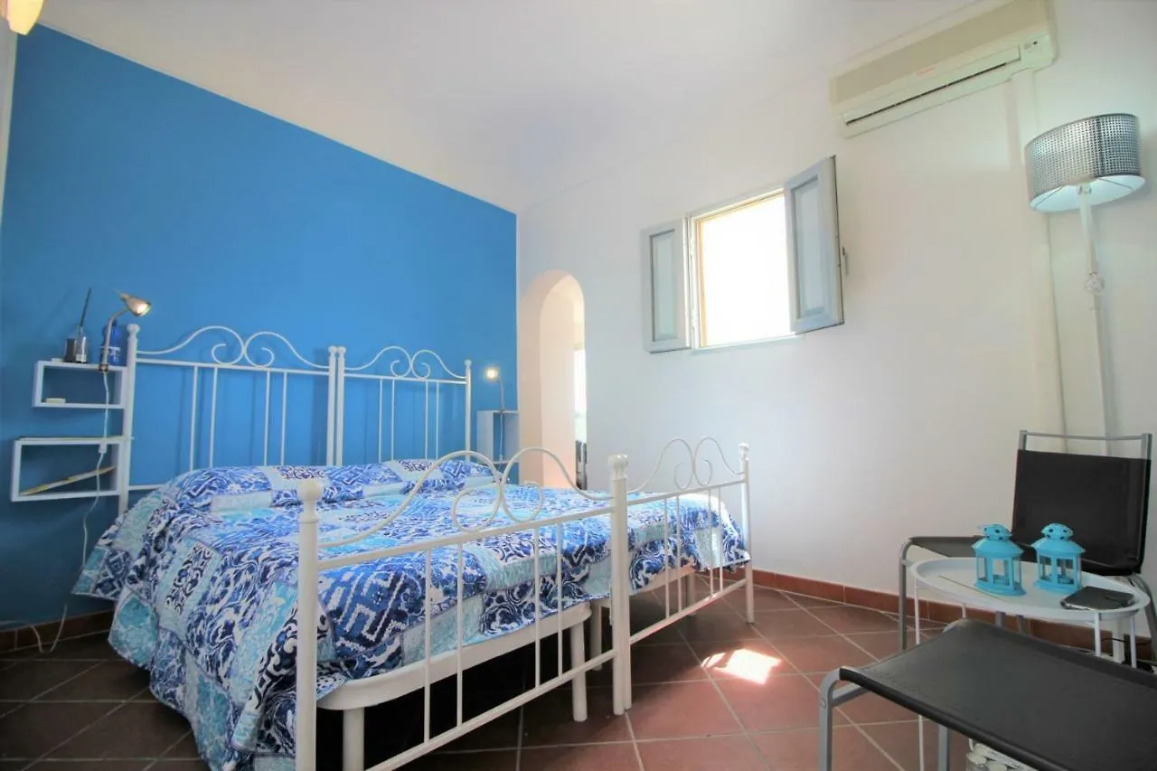 Una Terrazza per Due Syracuse 0*,  Italia