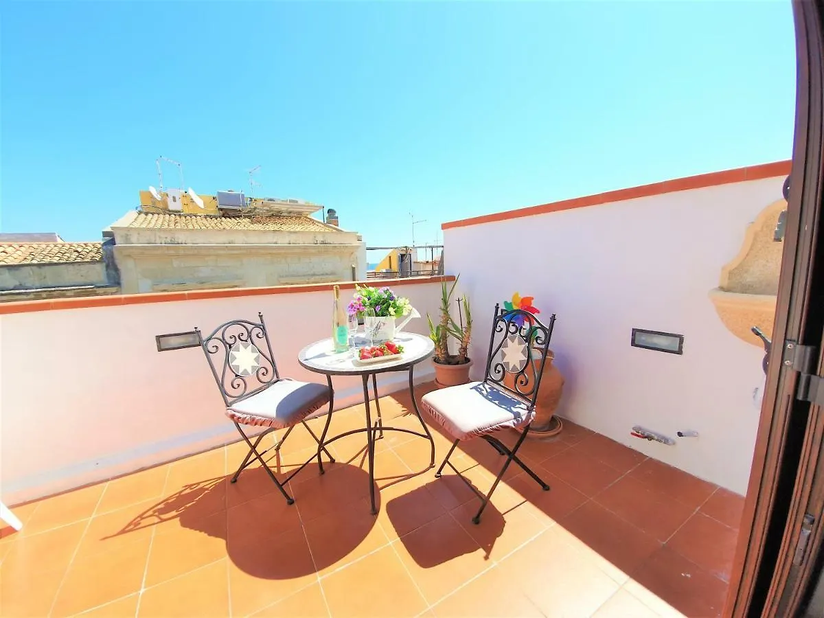 Apartment Una Terrazza Per Due Syracuse Italy