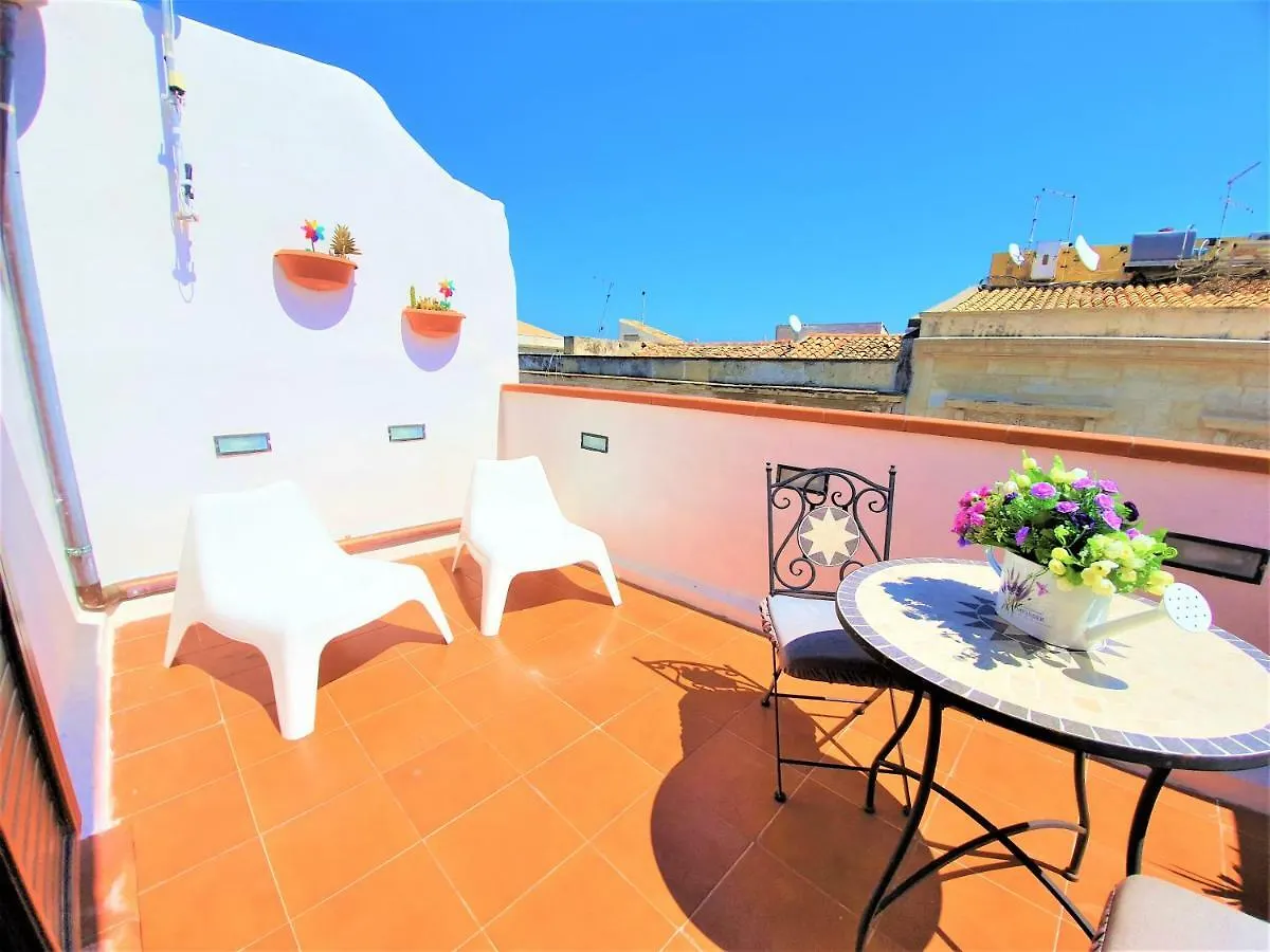 Apartment Una Terrazza Per Due Syracuse Italy
